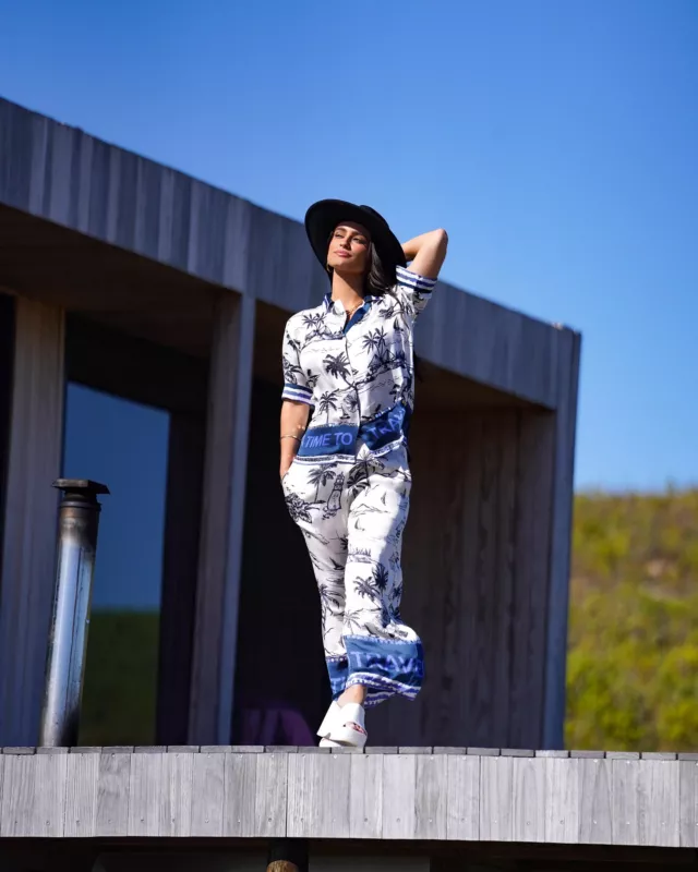 “✨🌊 RYY SEAWORLD inspired look takes you from day to anywhere! Crafted from beautiful viscose lux with stunning sequined detailing, this elevated piece is both gorgeous and unique! 💖

Here’s the lovely @dehandrevt enjoying a beautiful weekend at @mountgreycabin in Elgin. Perfect vibes for a stylish getaway! 🏞️✨ Can’t wait to see how you all style your RYY looks! 😍💫”